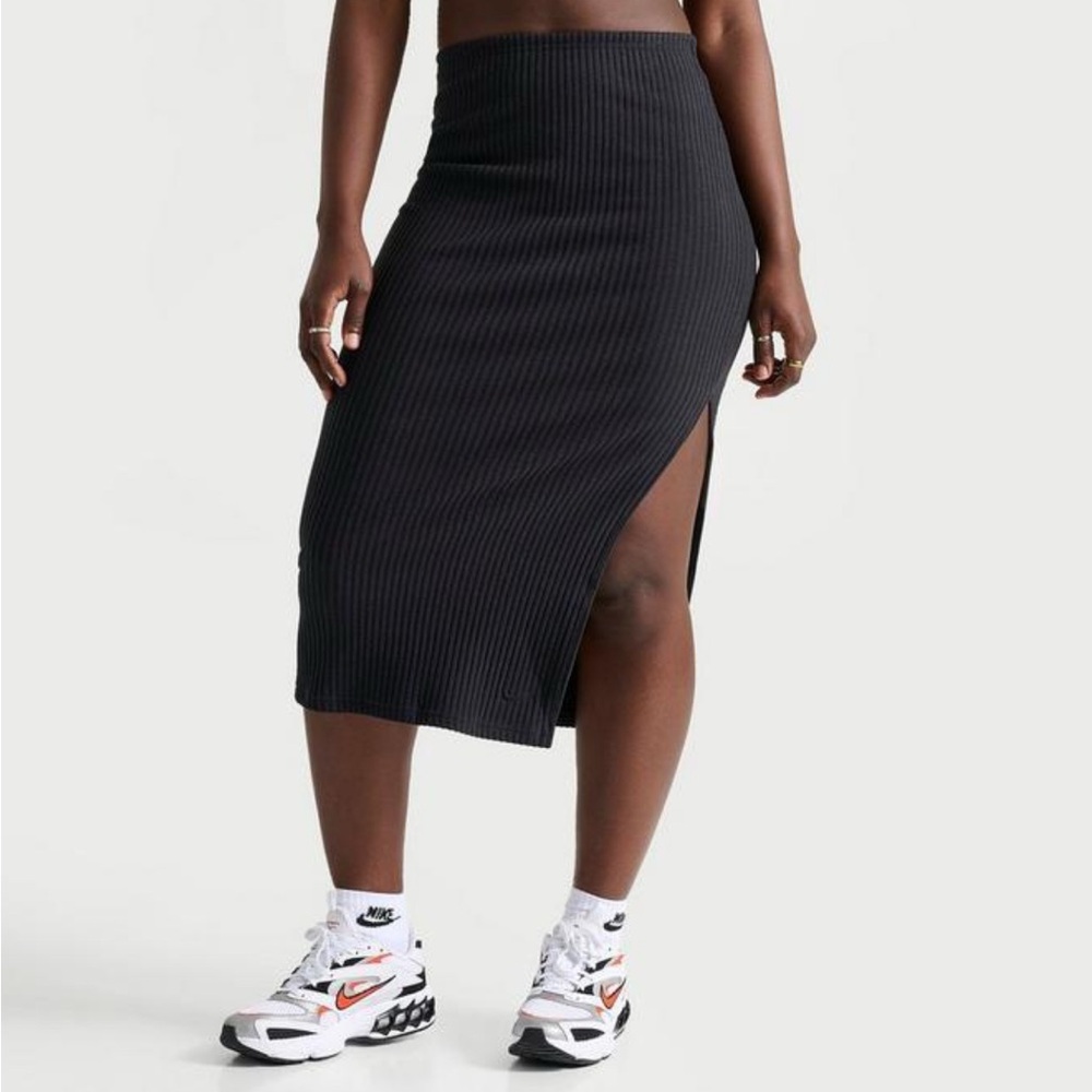 Women's Nike Sportswear Chill Knit Ribbed Midi Skirt🤍